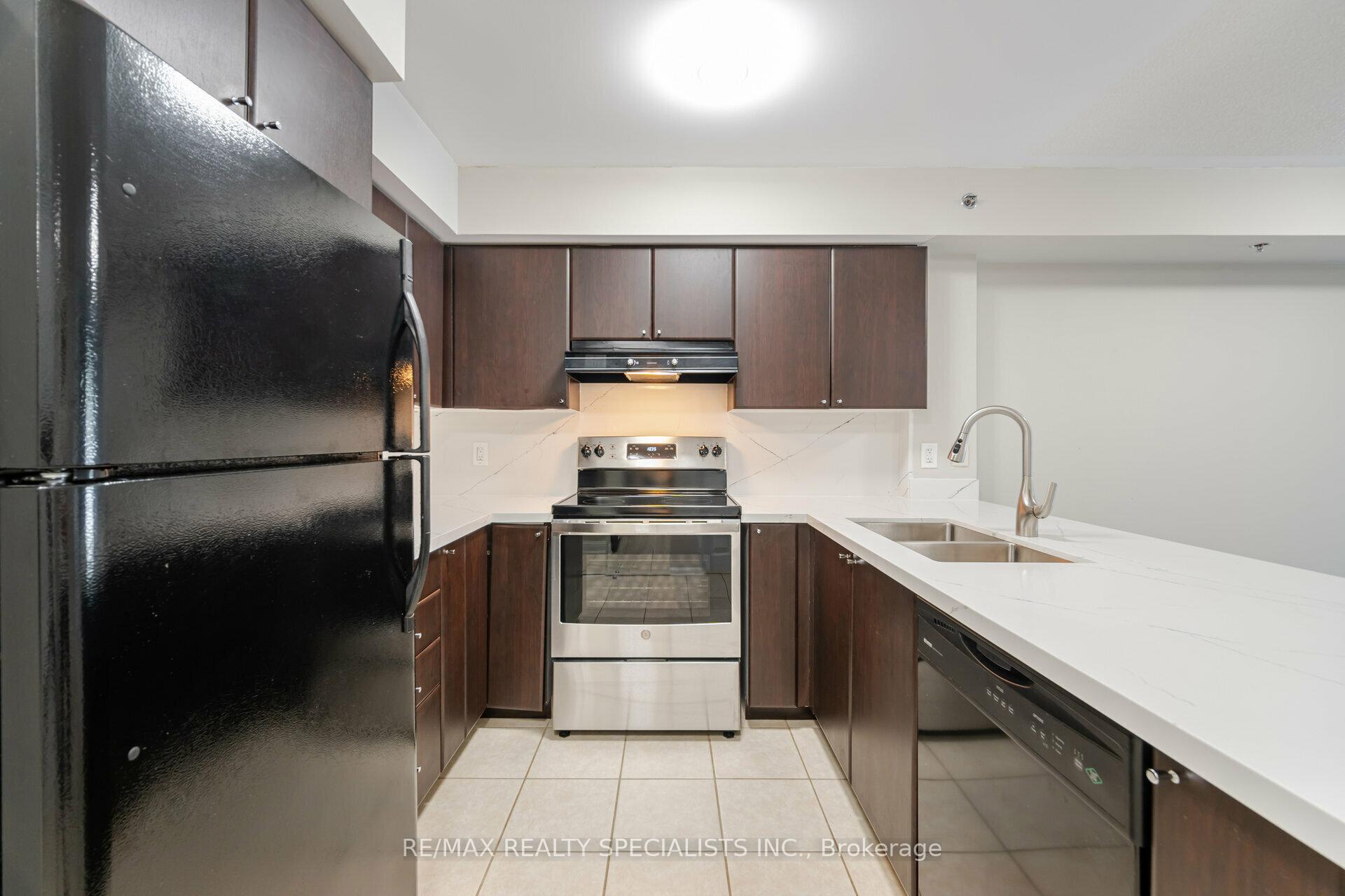 2 Bedrooms Condo at 3070 Rotary, Burlington For sale