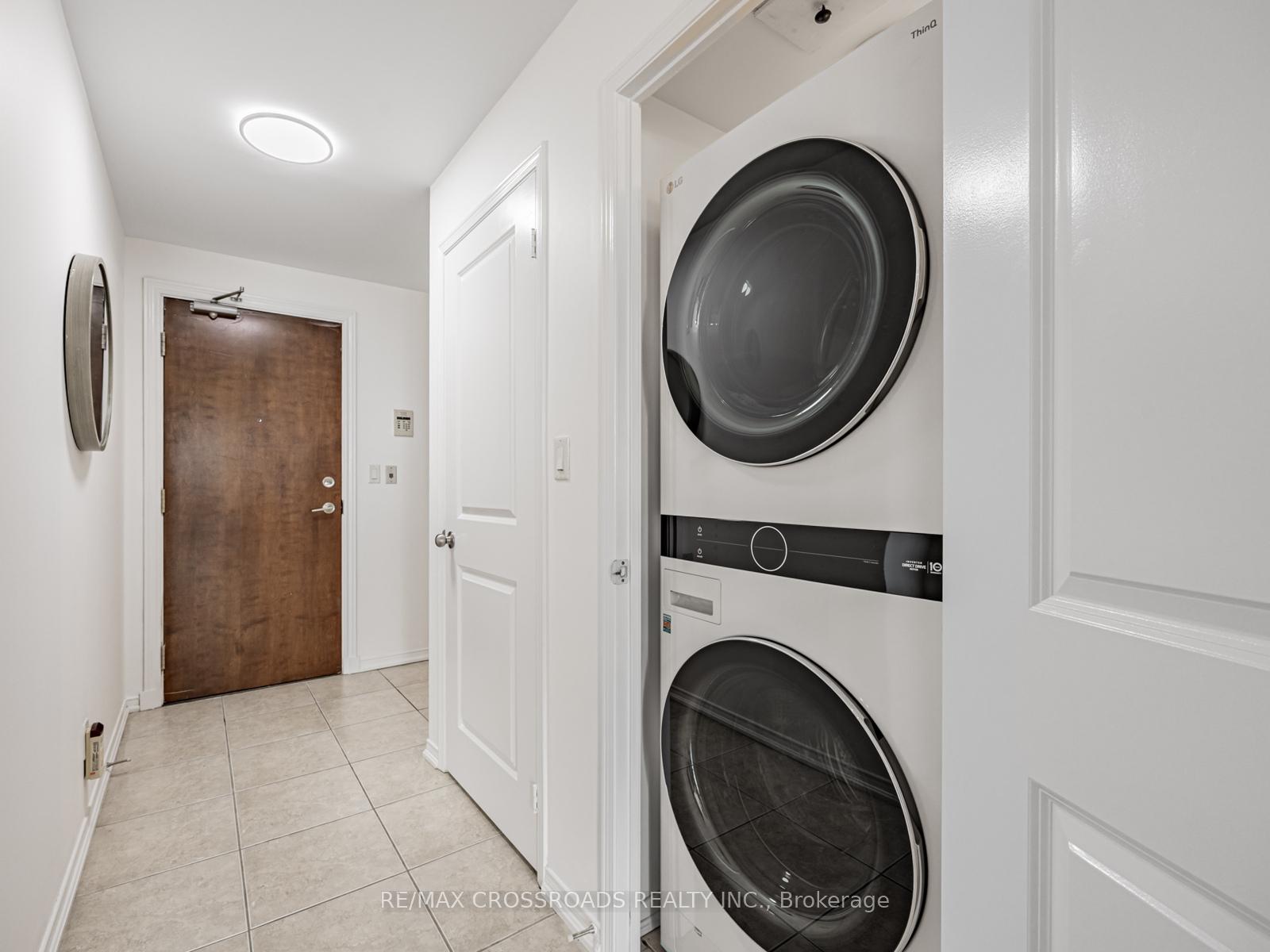 2 Bedrooms Condo at 6 Rosebank, Toronto For sale