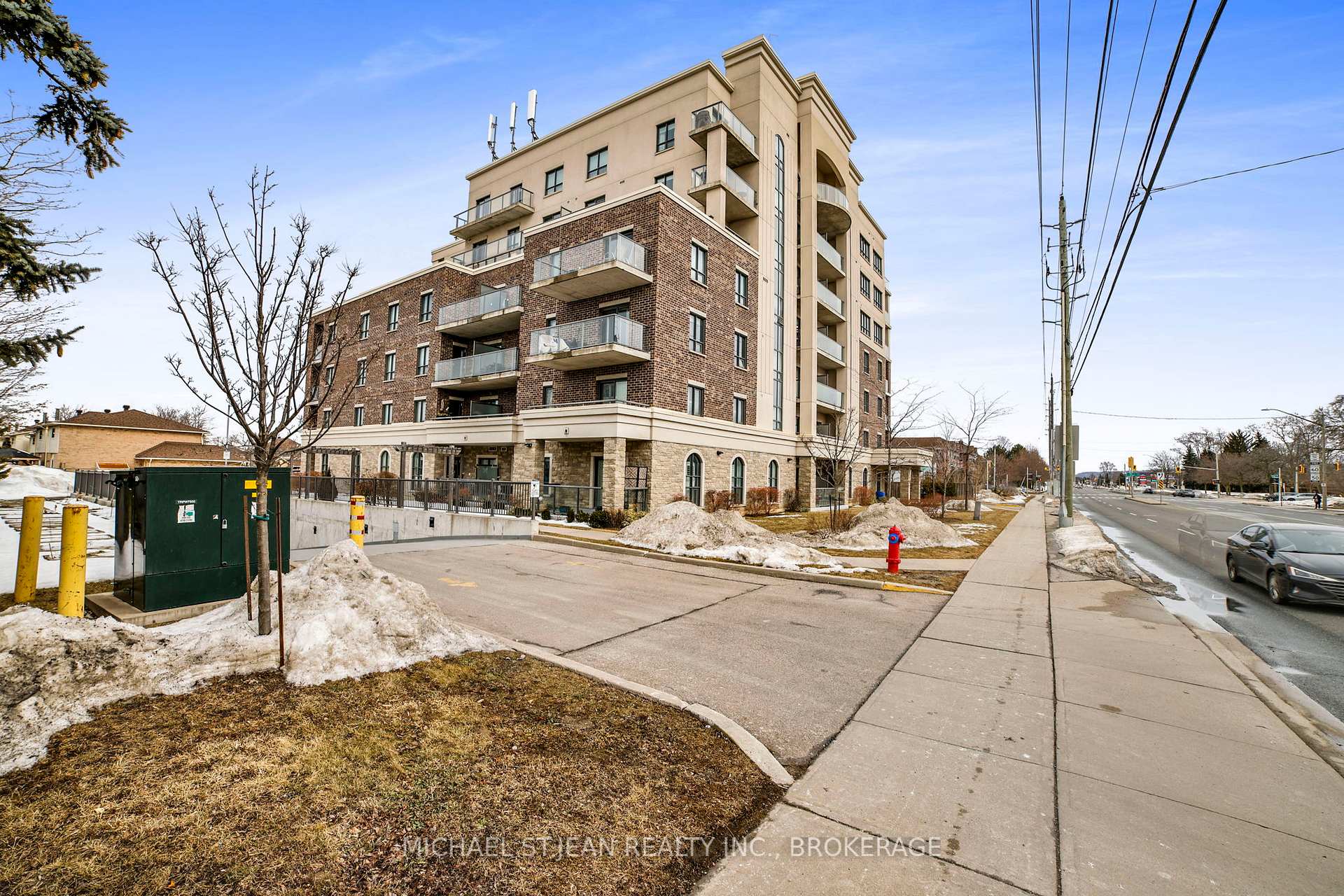 2 Bedrooms Condo at 319 Highway 8,  Hamilton For sale