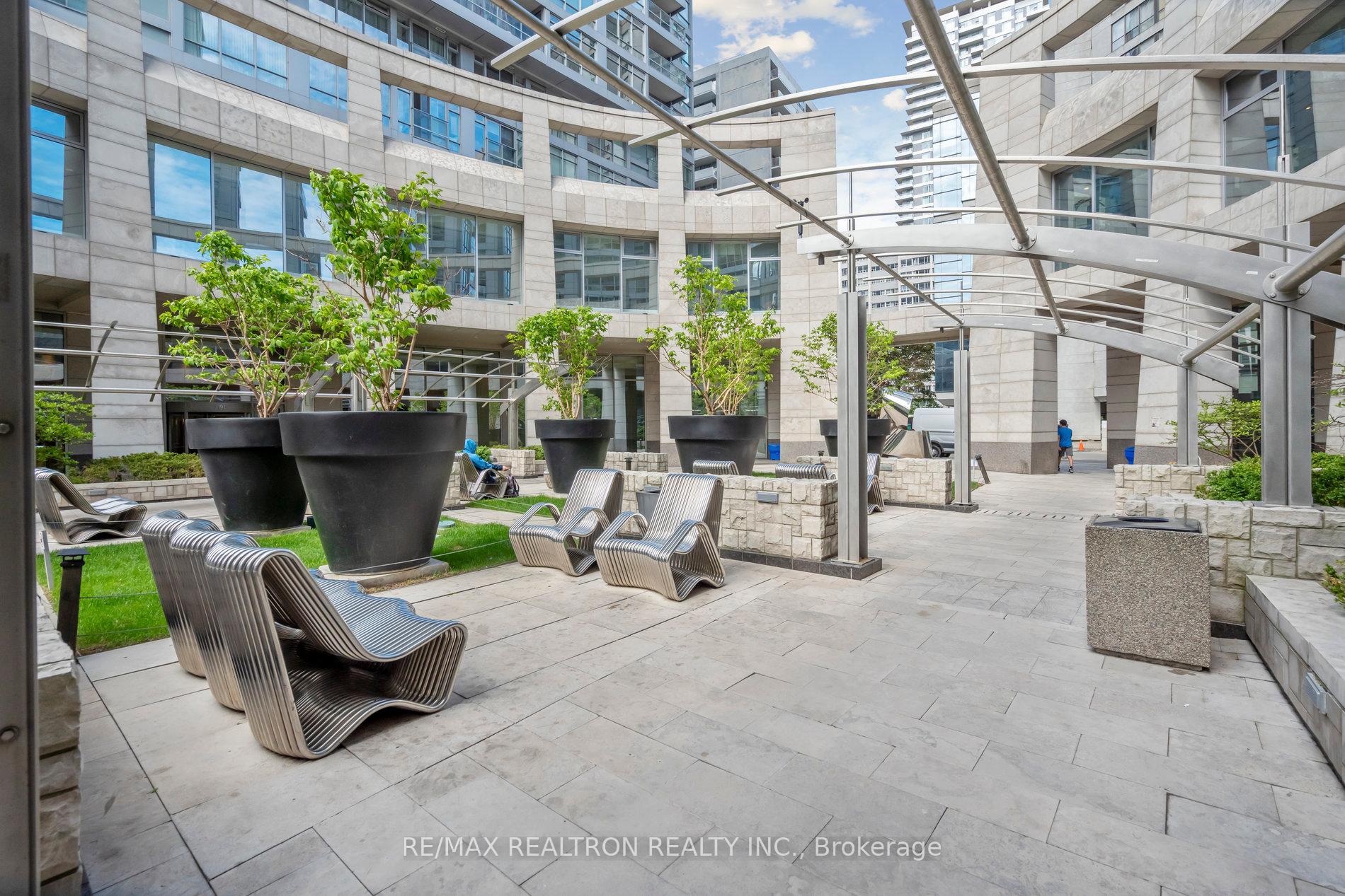 2 Bedrooms Condo at 2181 Yonge, Toronto For sale