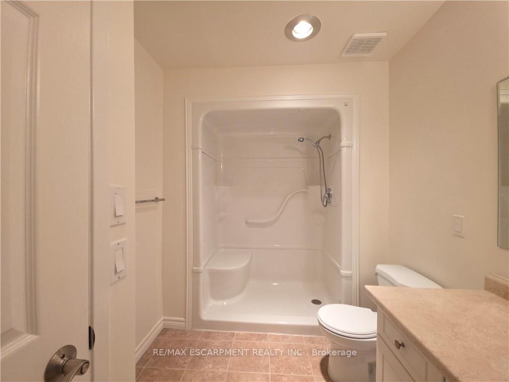 2 Bedrooms Condo at 1 Szollosy, Hamilton For sale