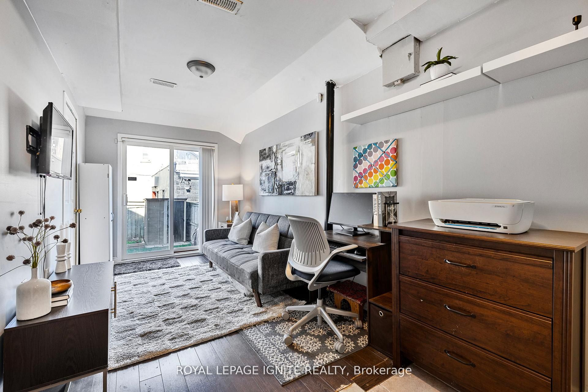 12 Eli Shackleton Court