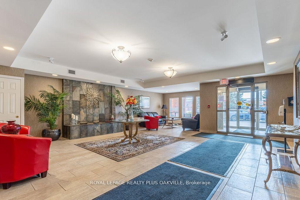2 Bedrooms Condo at 1499 Nottinghill, Oakville For sale