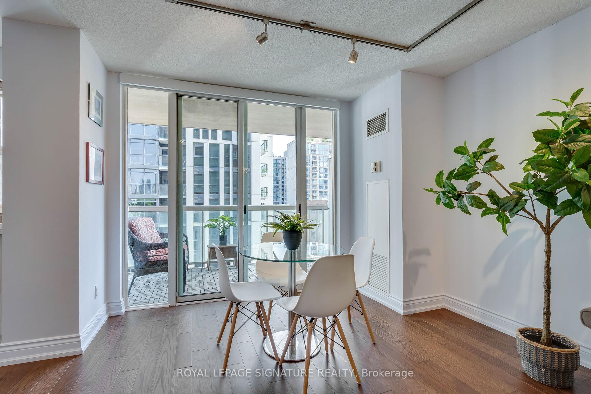 2 Bedrooms Condo at 323 Richmond, Toronto For sale