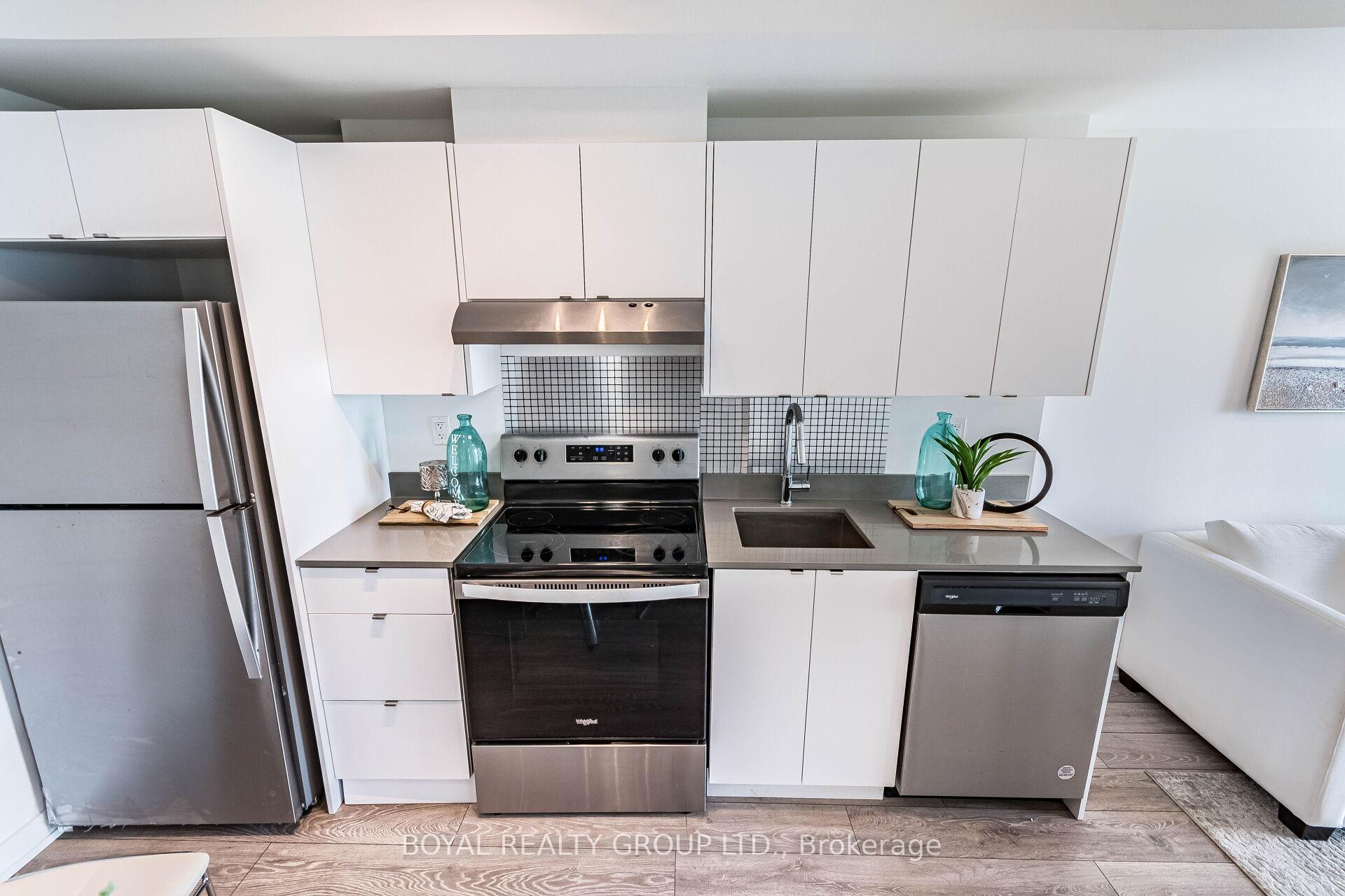 2 Bedrooms Condo at 3200 Dakota Common, Burlington For sale