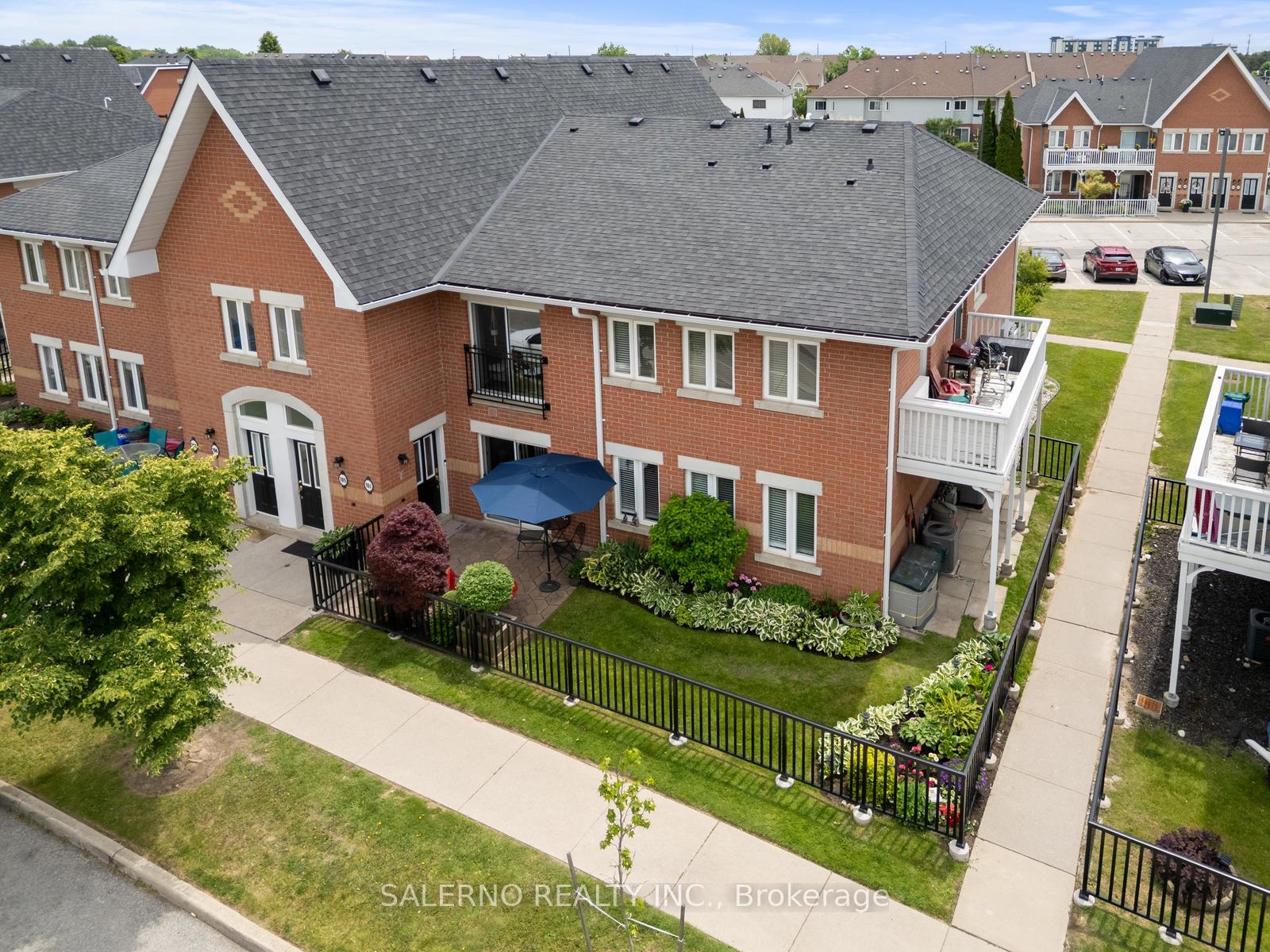 3 Bedrooms Condo at 1701 Lampman, Burlington For sale