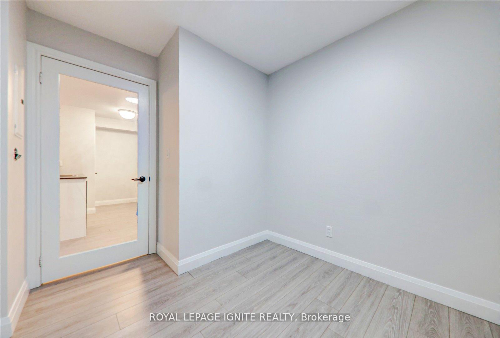 2 Bedrooms Condo at 310 Burnhamthorpe,  Mississauga For sale