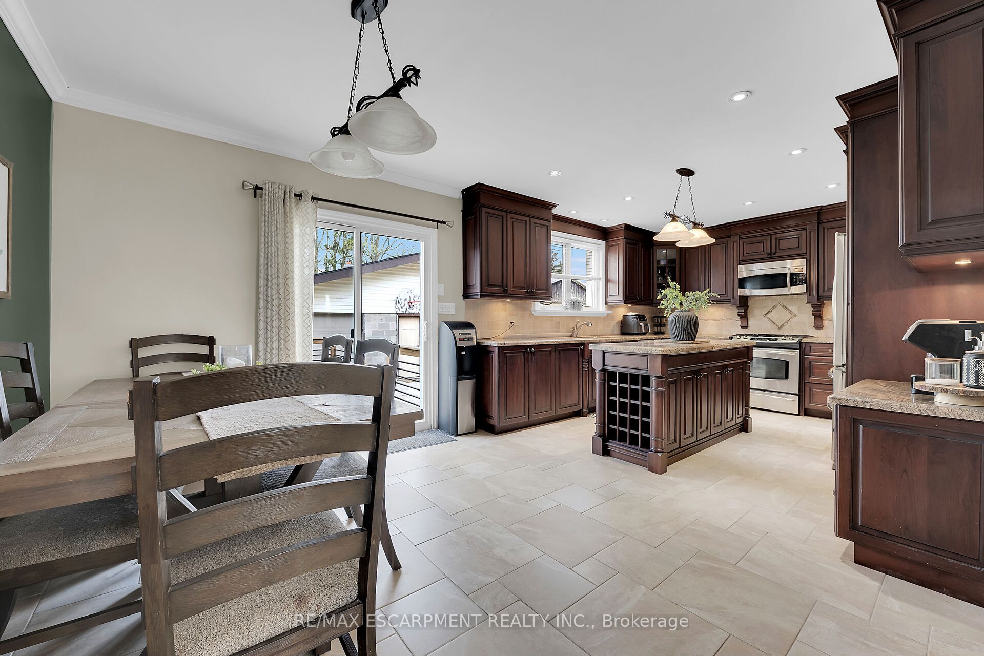 1214 Golf Club Road