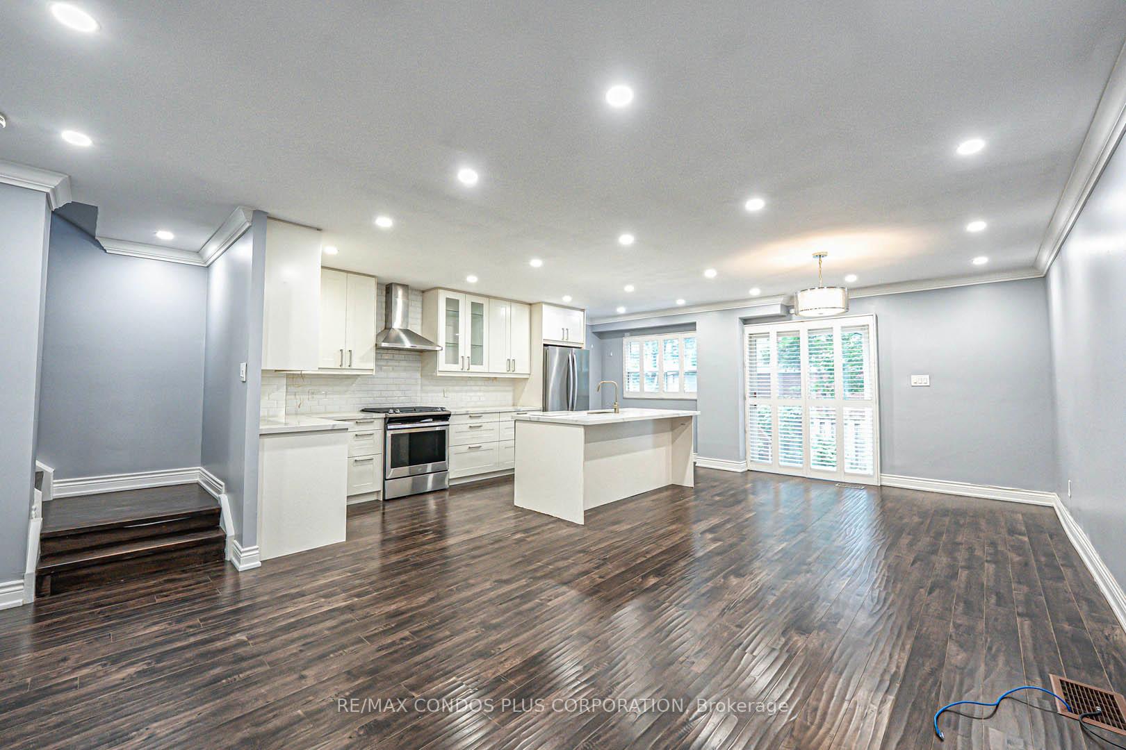 3 Bedrooms Condo at 525 Meadows, Mississauga For sale
