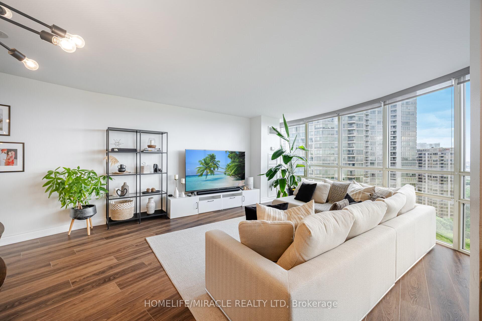 2 Bedrooms Condo at 50 Eglinton, Mississauga For sale