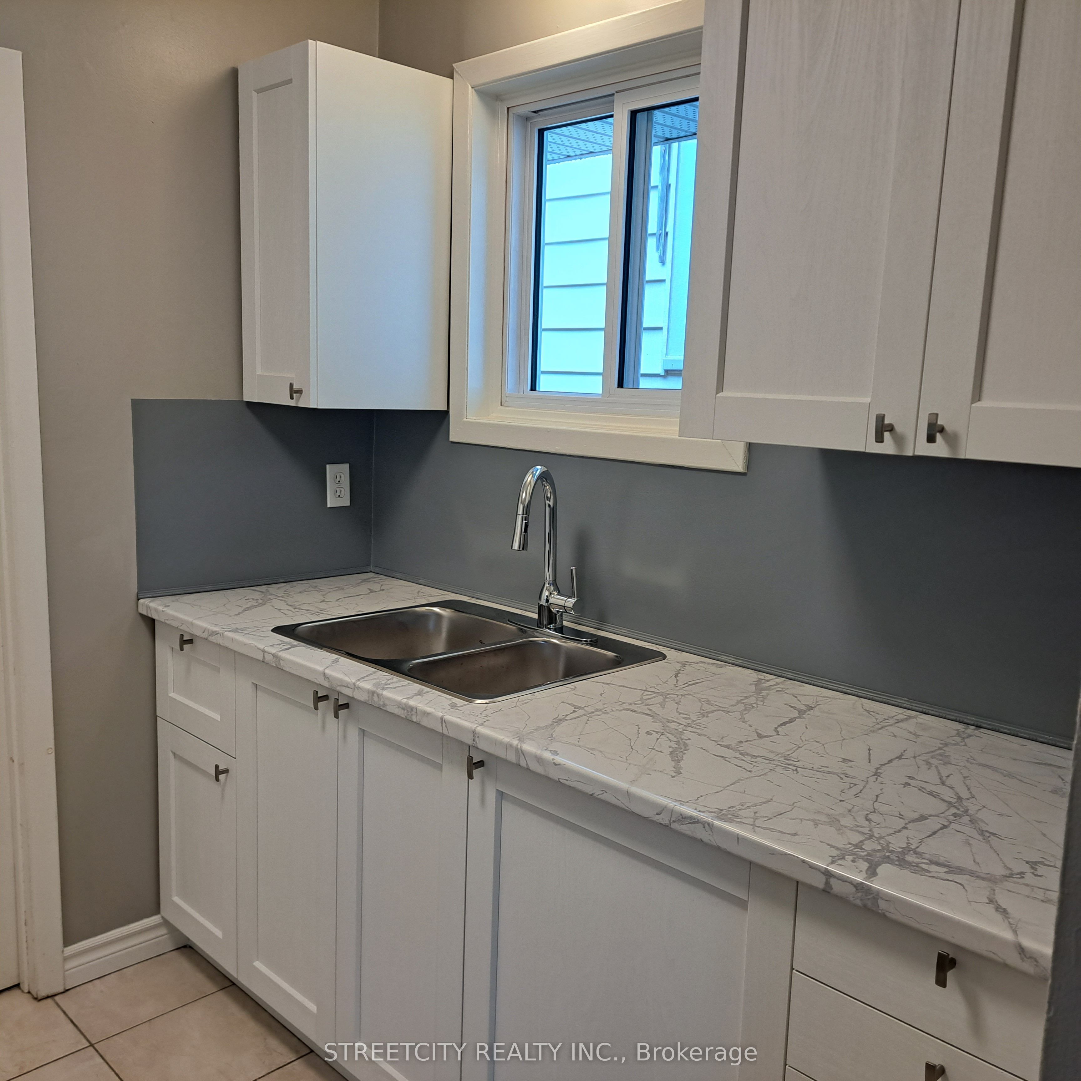 155 Chesterfield Avenue, London South, ON N5Z 3N3