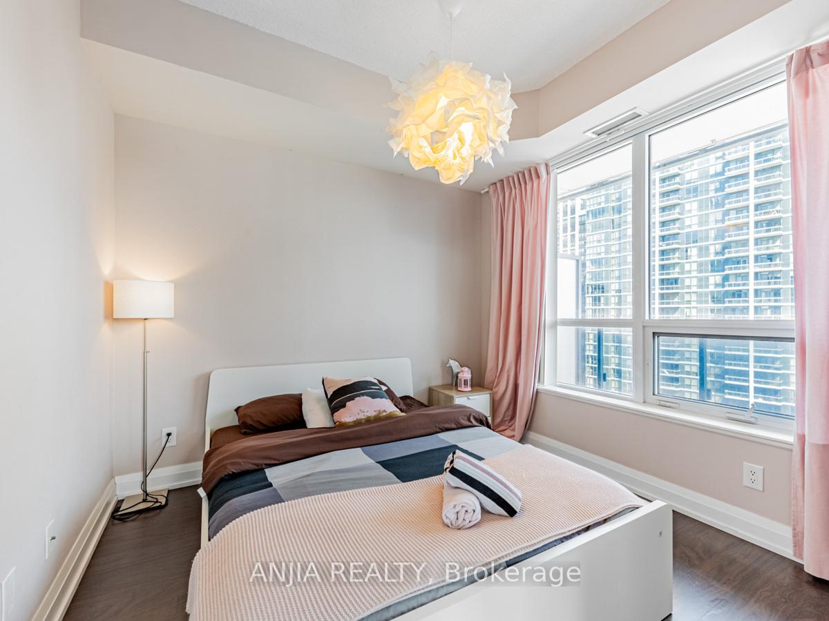 3 Bedrooms Condo at 2 Anndale,  Toronto For sale