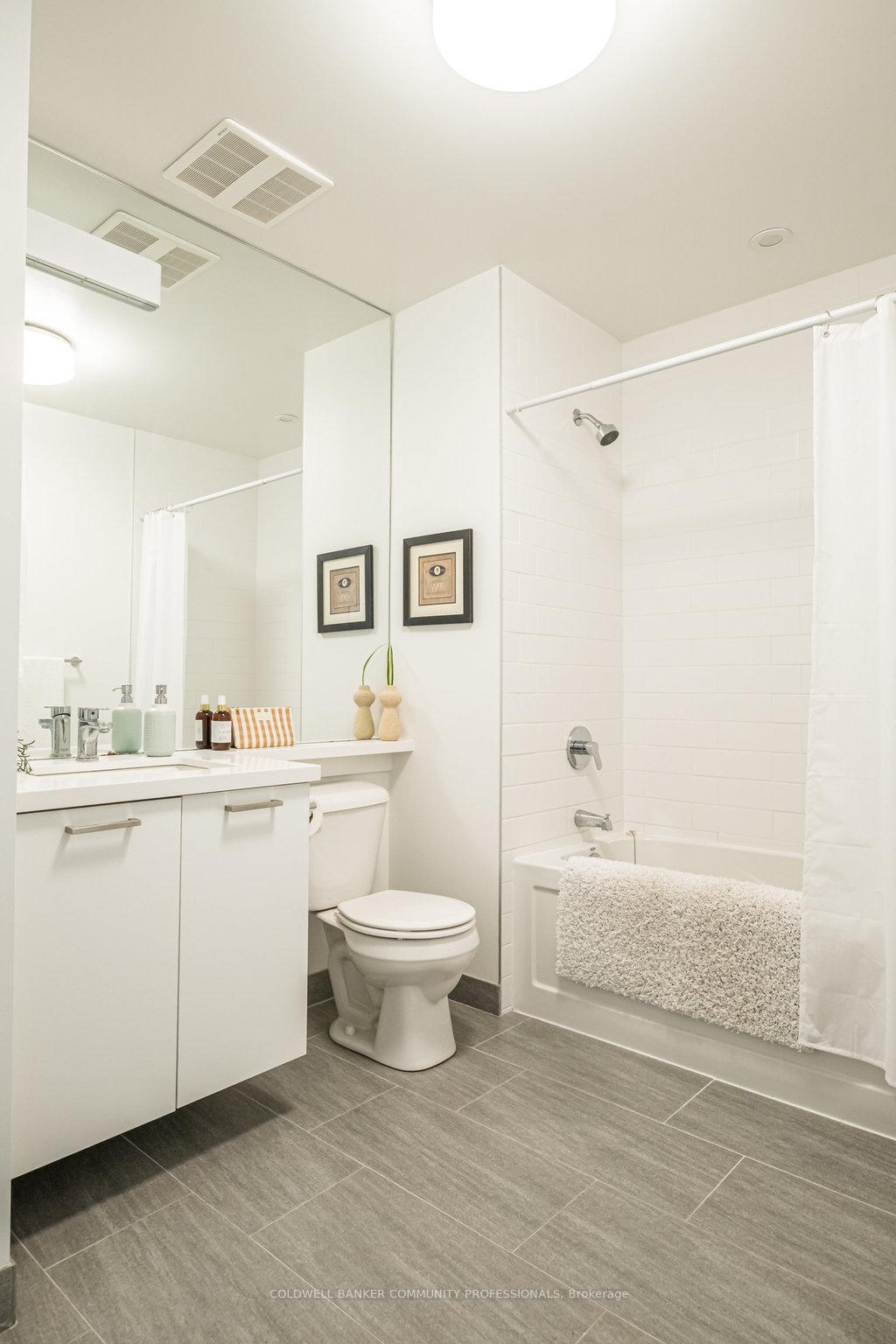 2 Bedrooms Condo at 467 Charlton, Hamilton For sale