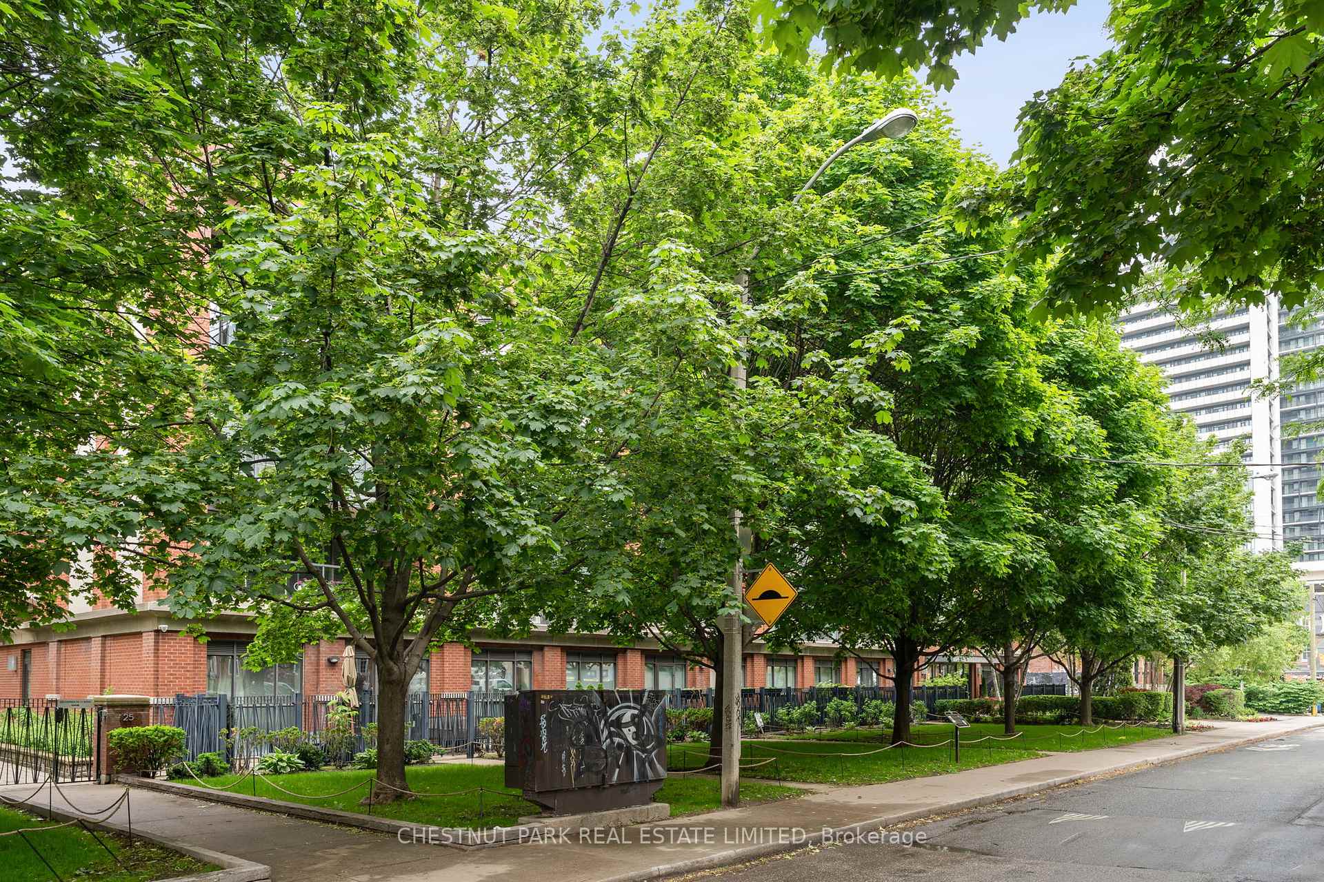 3 Bedrooms Condo at 11 Soho, Toronto For sale