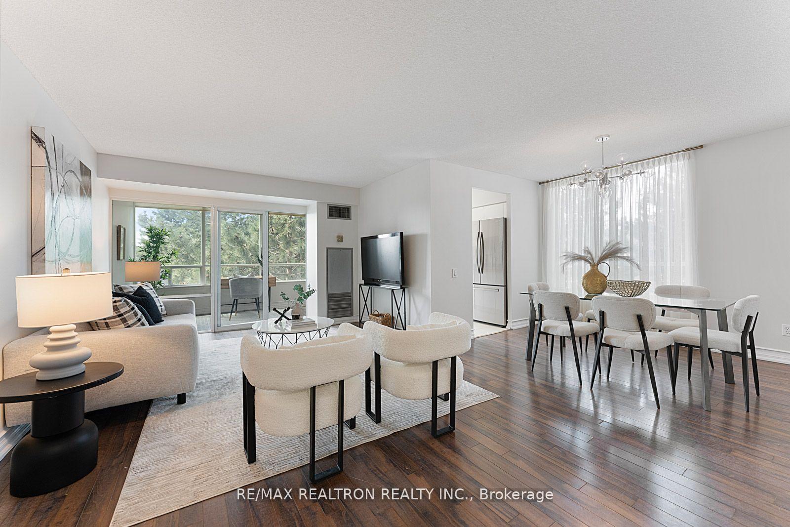 2 Bedrooms Condo at 110 Promenade, Vaughan For sale