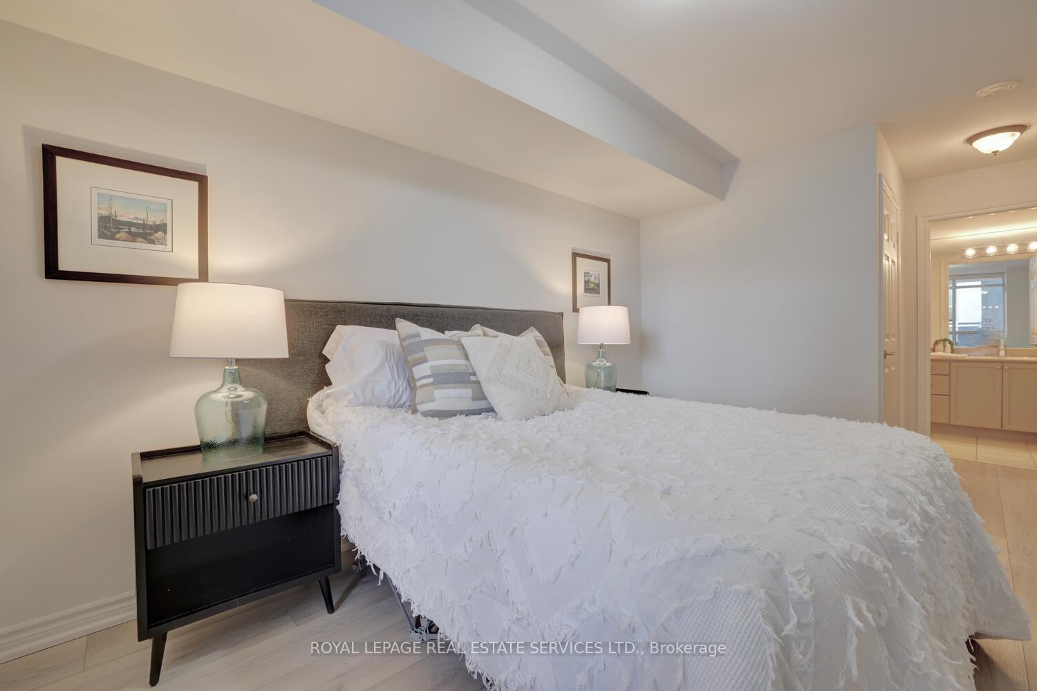 2 Bedrooms Condo at 5233 Dundas,  Toronto For sale