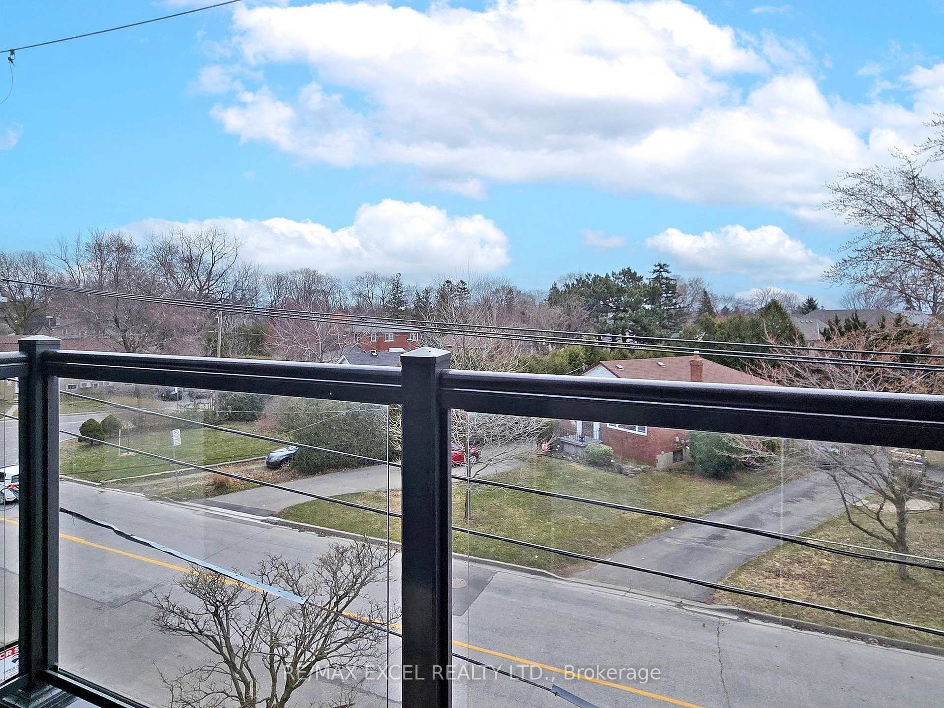 2 Bedrooms Condo at 24 Fieldway,  Toronto For sale