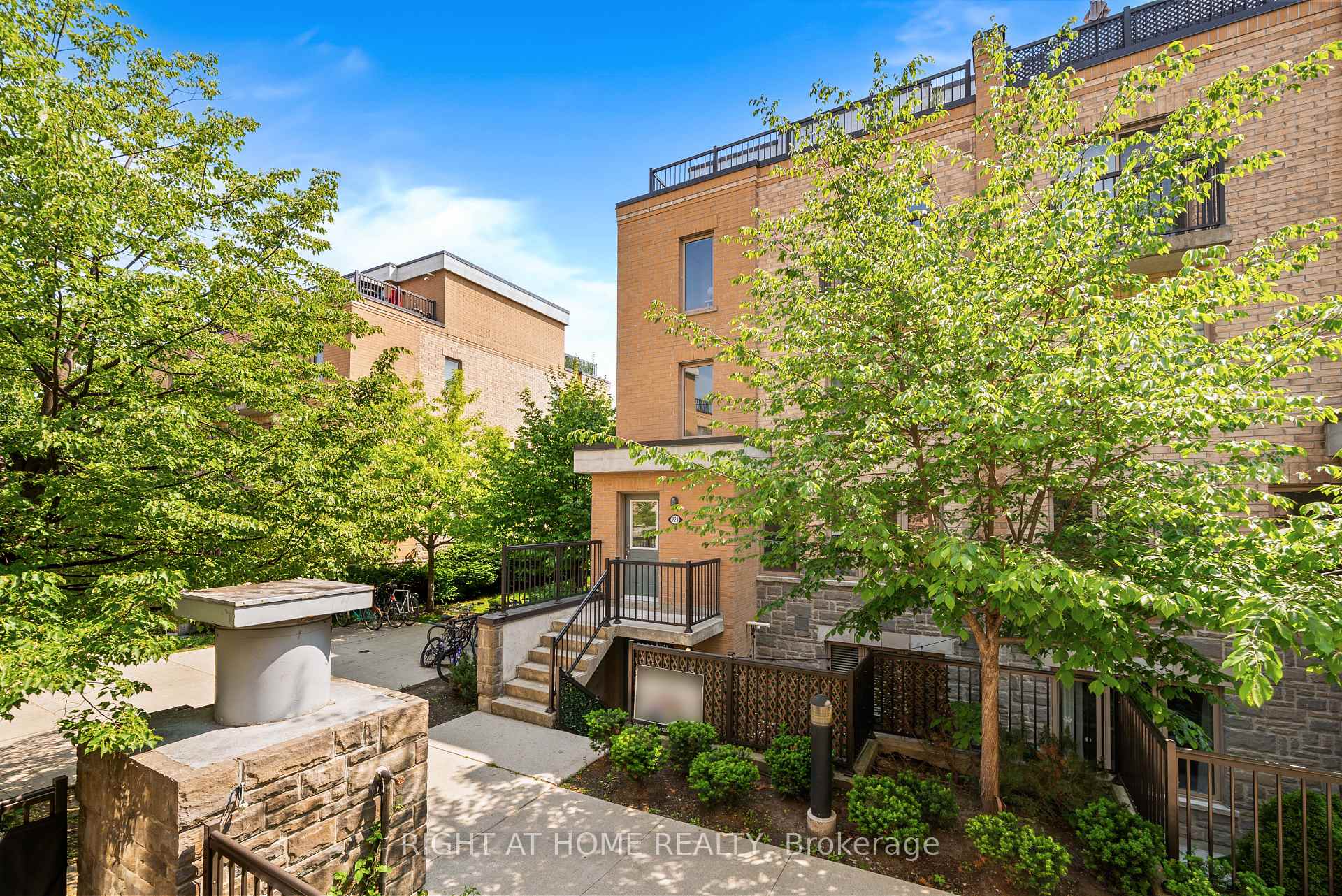 3 Bedrooms Condo at 11 Foundry, Toronto For sale