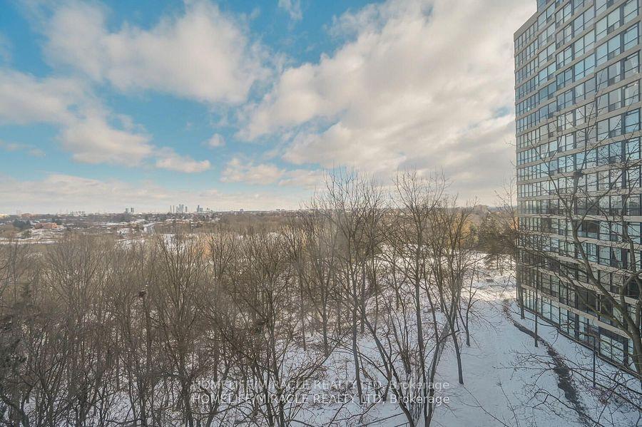 3 Bedrooms Condo at 5 Rowntree, Toronto For sale