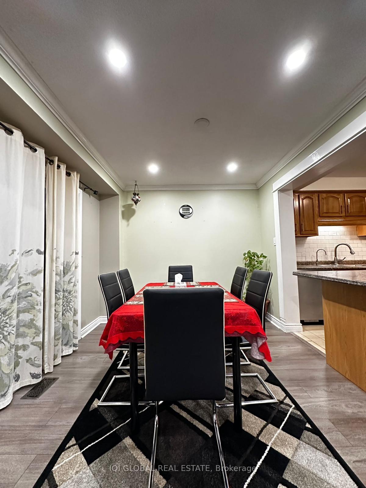 3 Bedrooms Condo at 3500 South Mills, Mississauga For sale