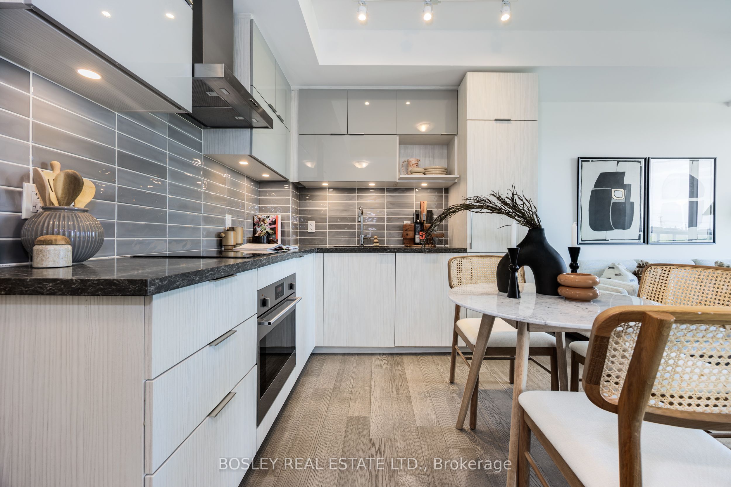 8 Rouge Valley Drive W, #908