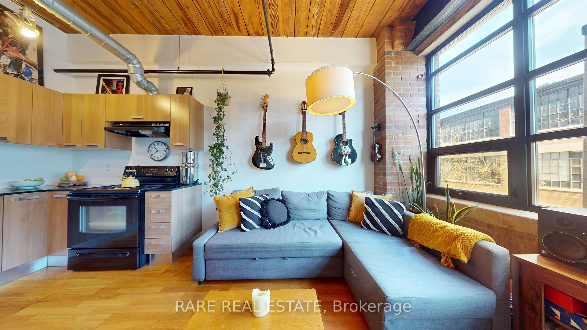 2 Bedrooms Condo at 43 Hanna, Toronto For sale