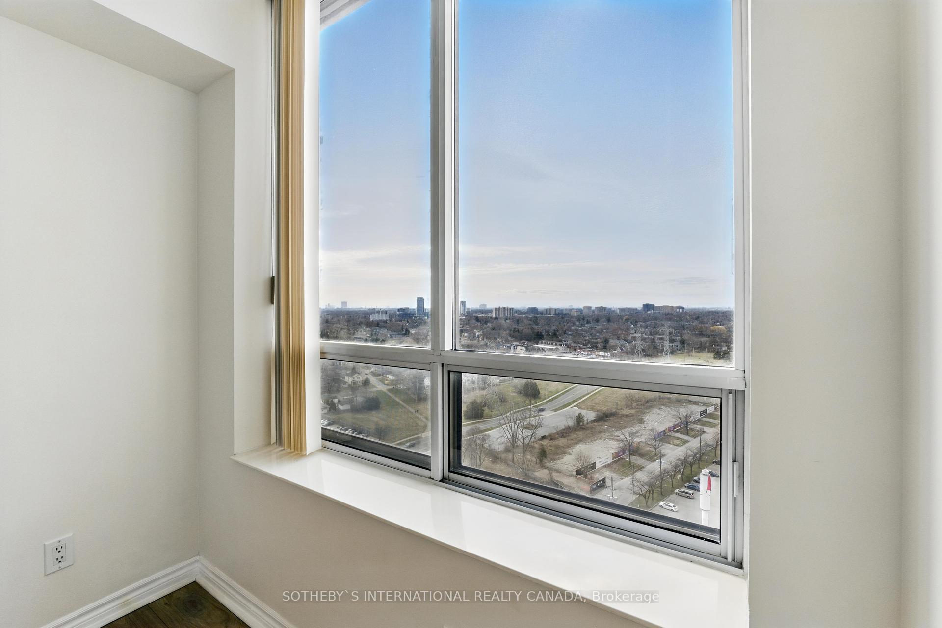 3 Bedrooms Condo at 5233 Dundas,  Toronto For sale