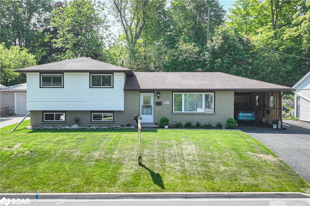 44B ELMER Avenue Orillia Ontario L3V 2S7