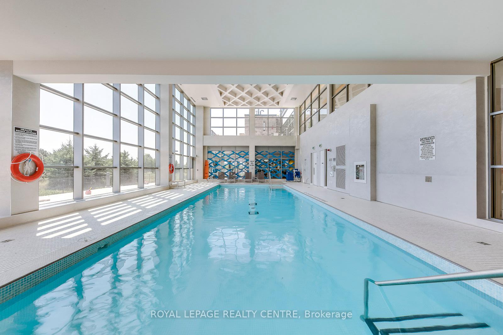 2 Bedrooms Condo at 4633 Glen Erin, Mississauga For sale
