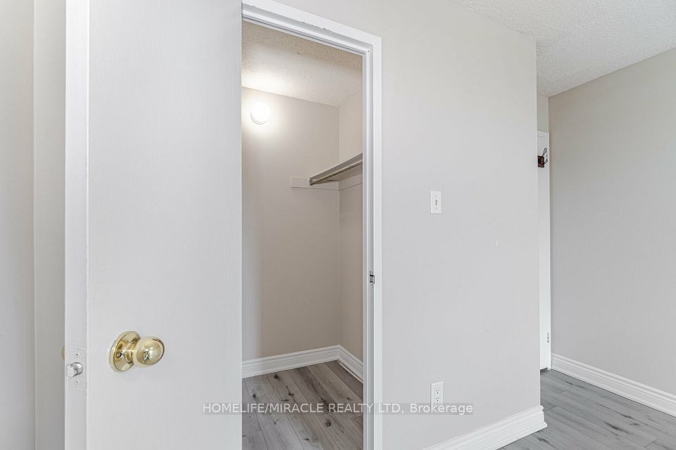 https://trreb-image.ampre.ca/f5mAdBHB7enFZLZXFOcC2TE3ndS0dxvx6o3mdtnEVR8/rs:fit:960:960/wm:.5:so:0:50:.4/wmsh:10/wmt:PHNwYW4gZm9yZWdyb3VuZD0nd2hpdGUnIGZvbnQ9JzY4Jz5IT01FTElGRS9NSVJBQ0xFIFJFQUxUWSBMVEQsIEJyb2tlcmFnZTwvc3Bhbj4/cb:20250208155659/L3RycmViL2xpc3RpbmdzLzQwLzU3LzI3LzQyL3AvMjQ4NWQ5ODEtNzE0YS00NGFlLWI0MDItZGQ3NGZmZTU0NDc5LmpwZw.jpg