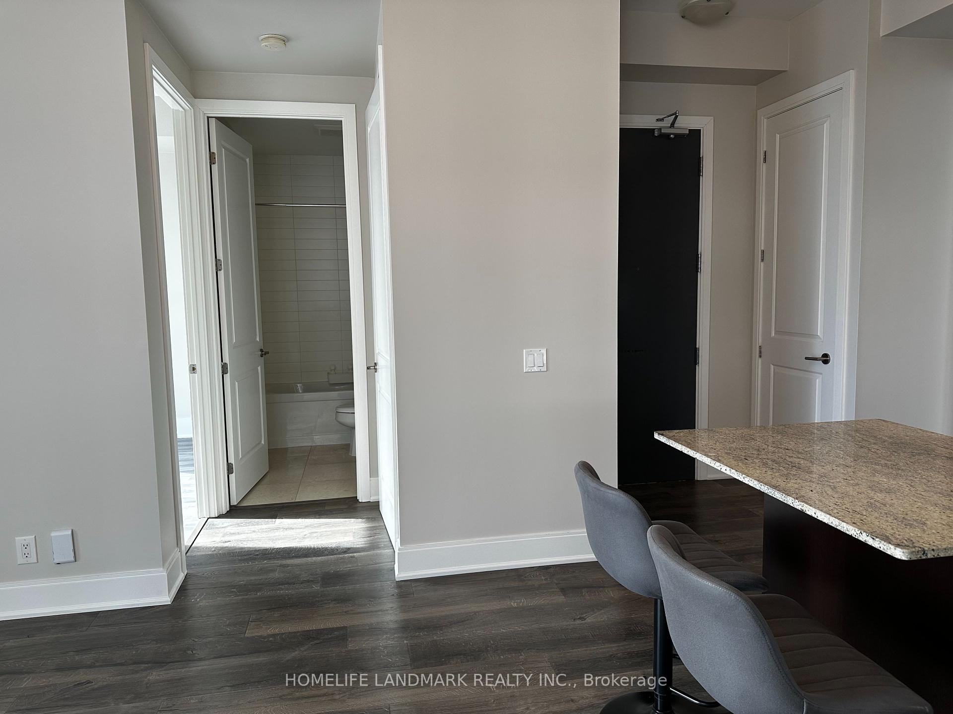 2 Bedrooms Condo at 21 Balmuto, Toronto For sale