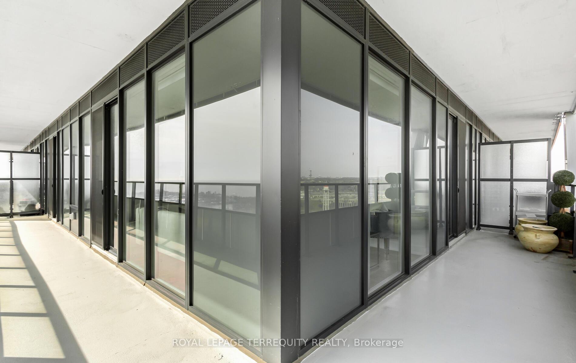 2 Bedrooms Condo at 30 Shore Breeze,  Toronto For sale