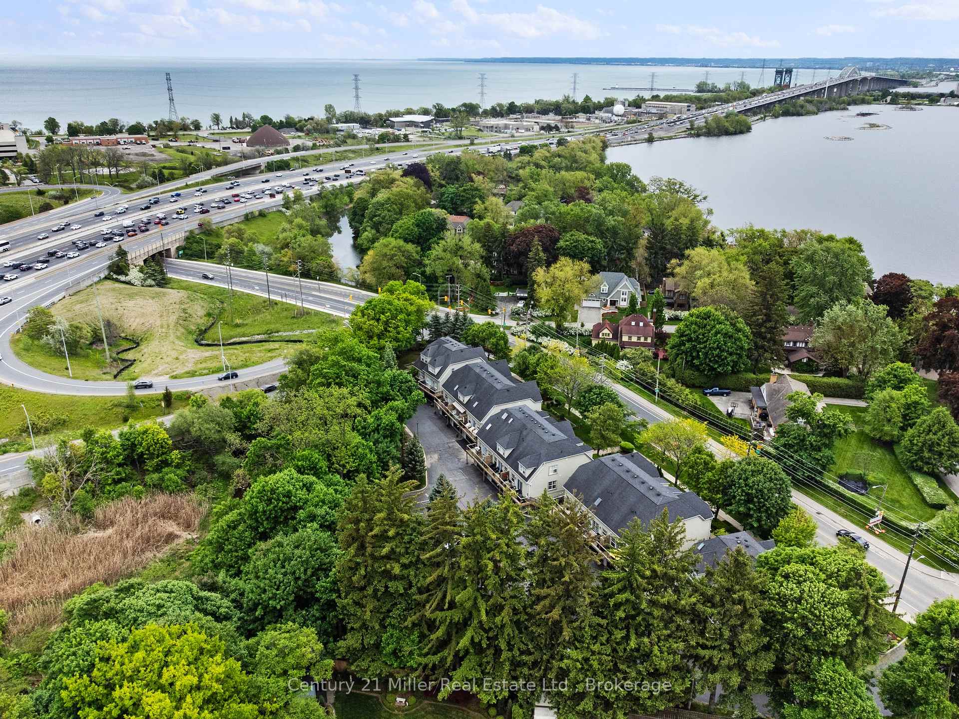 2 Bedrooms Condo at 1061 North Shore, Burlington For sale