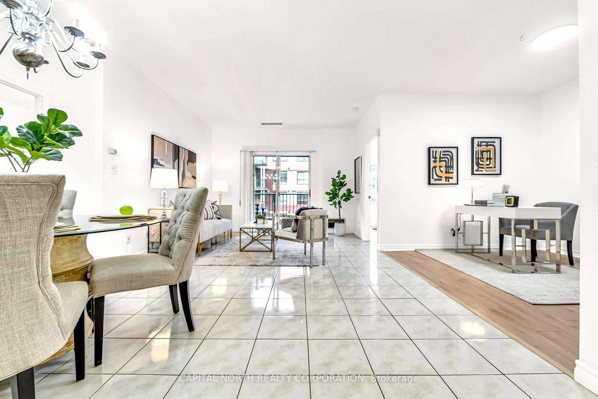 3 Bedrooms Condo at 33 Wallace, Vaughan For sale