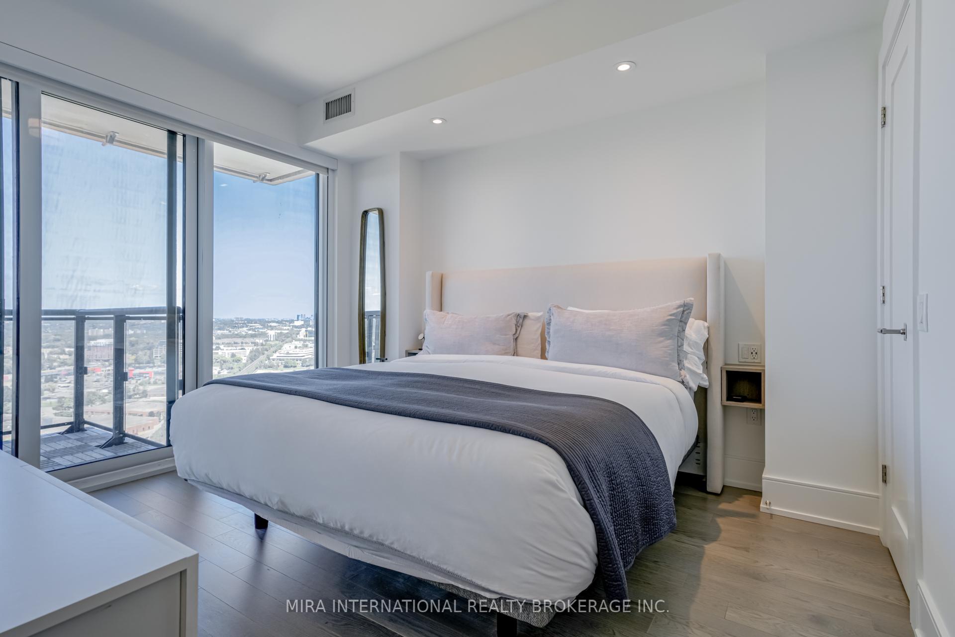 3 Bedrooms Condo at 30 Inn On The Park,  Toronto For sale