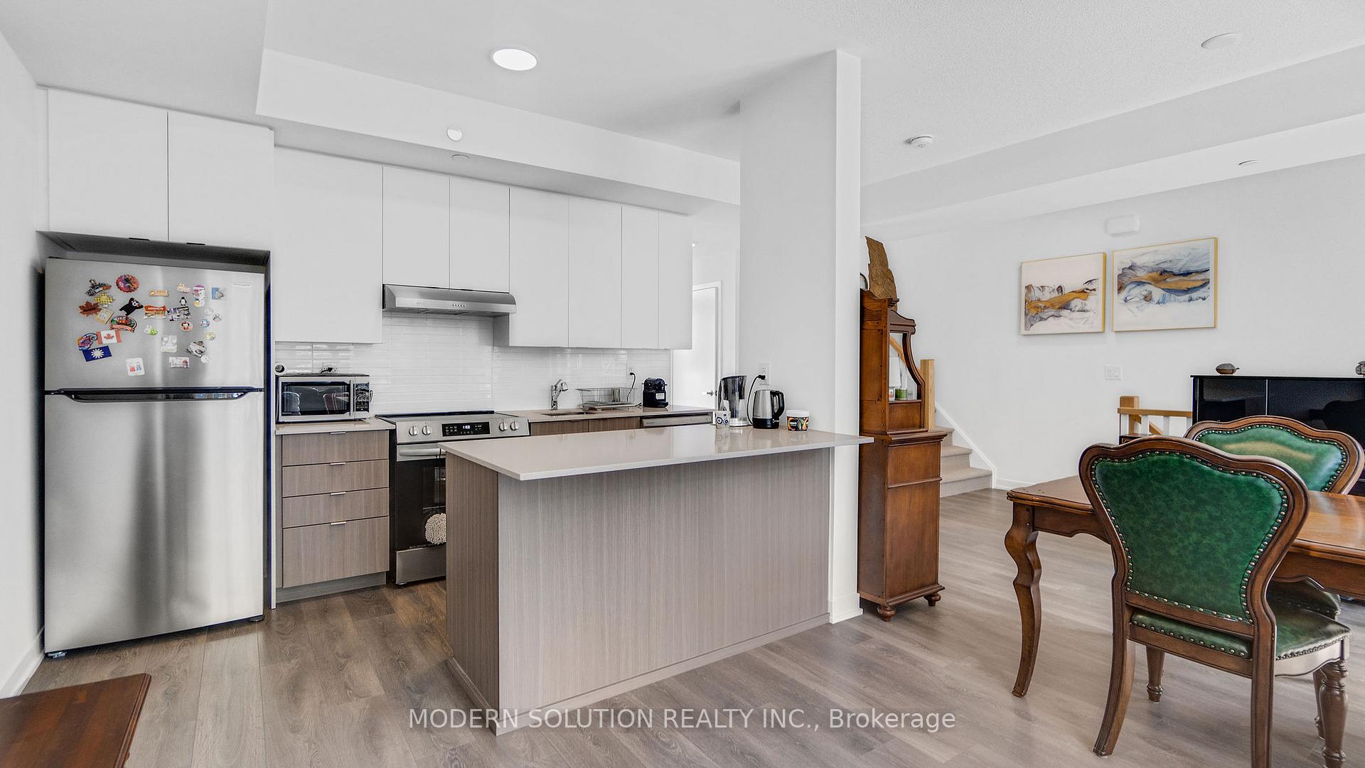 2 Bedrooms Condo at 155 Canon Jackson, Toronto For sale