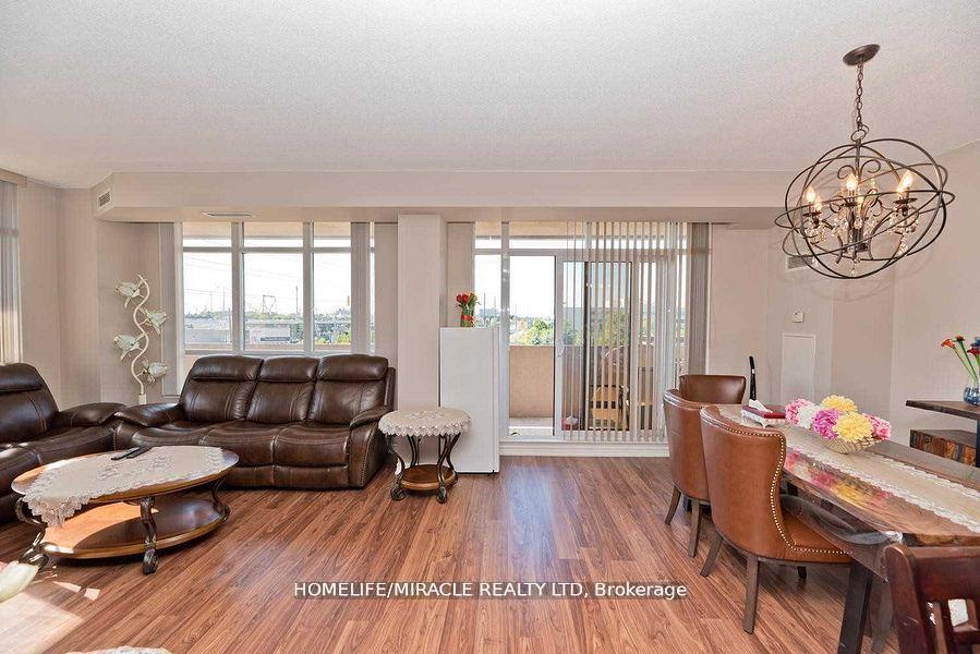 2 Bedrooms Condo at 9235 Jane, Vaughan For sale