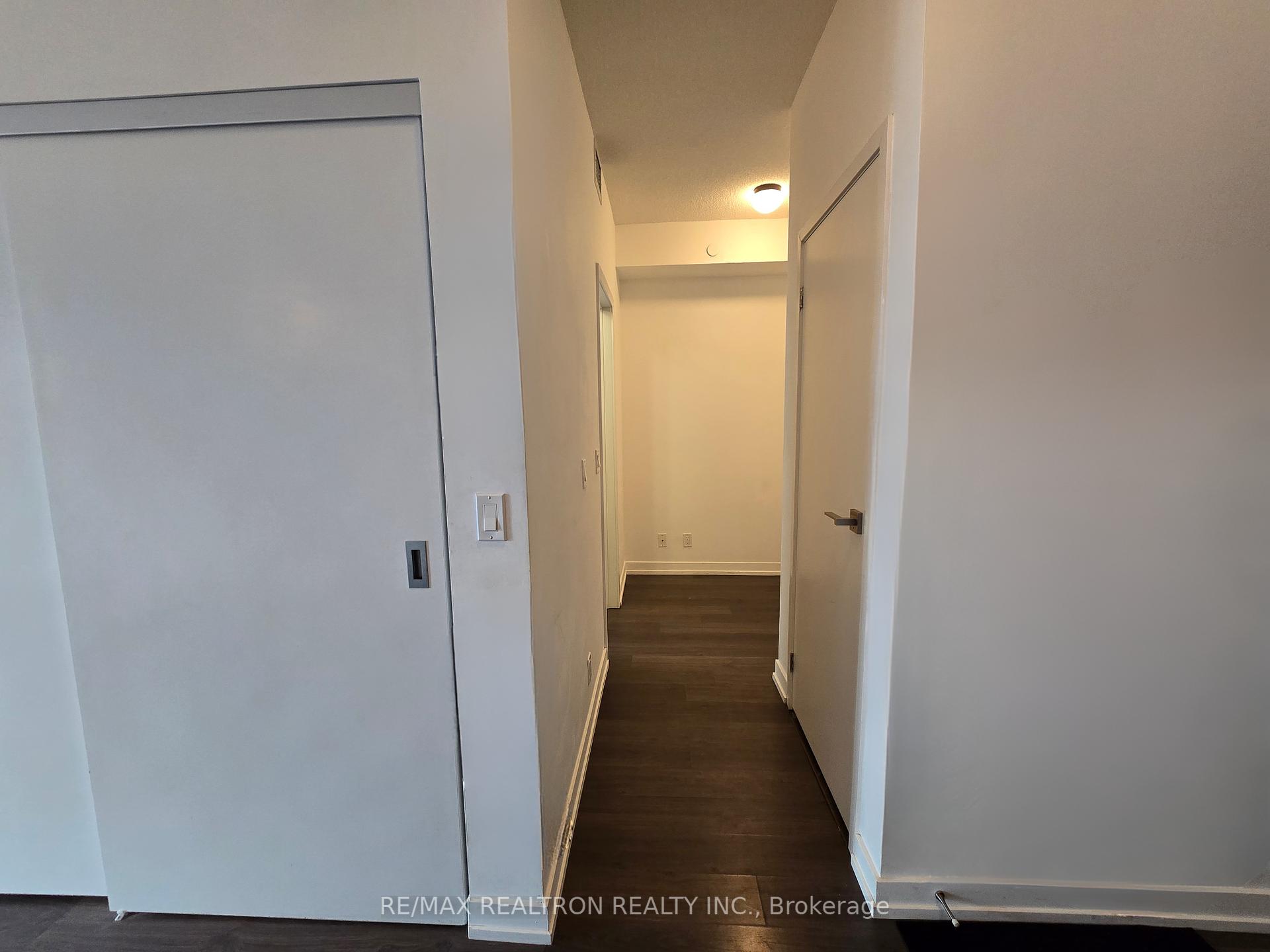 2 Bedrooms Condo at 89 Dunfield,  Toronto For sale