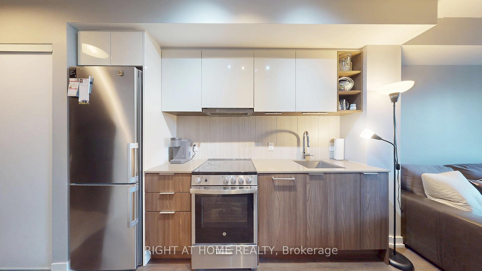 1 Bedroom Condo at 31 Tippet,  Toronto For sale
