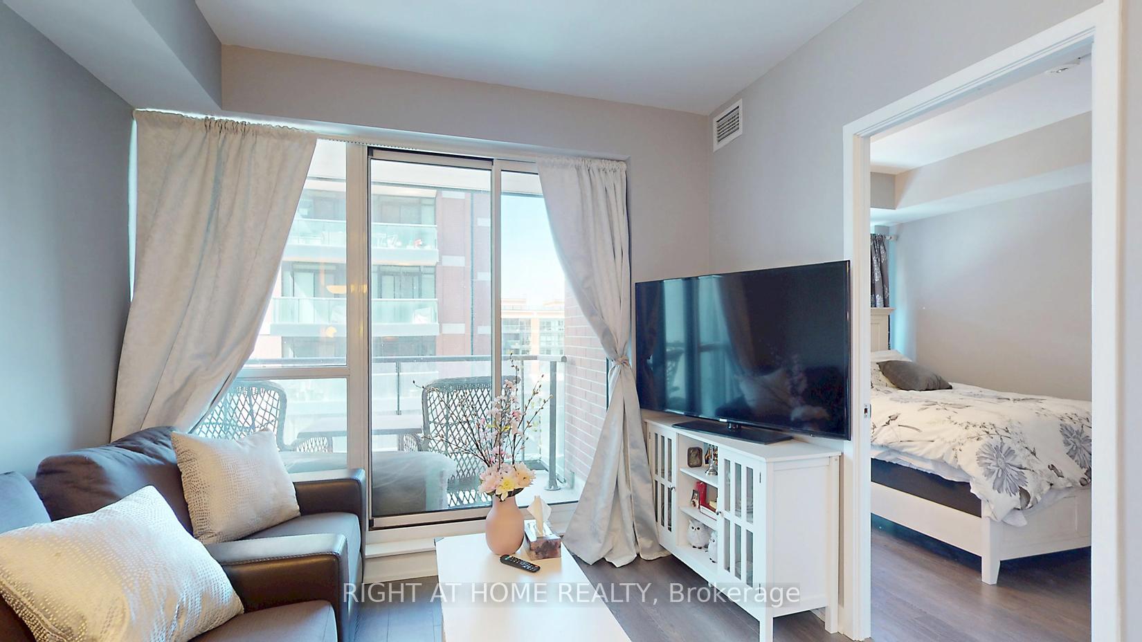 1 Bedroom Condo at 31 Tippet,  Toronto For sale
