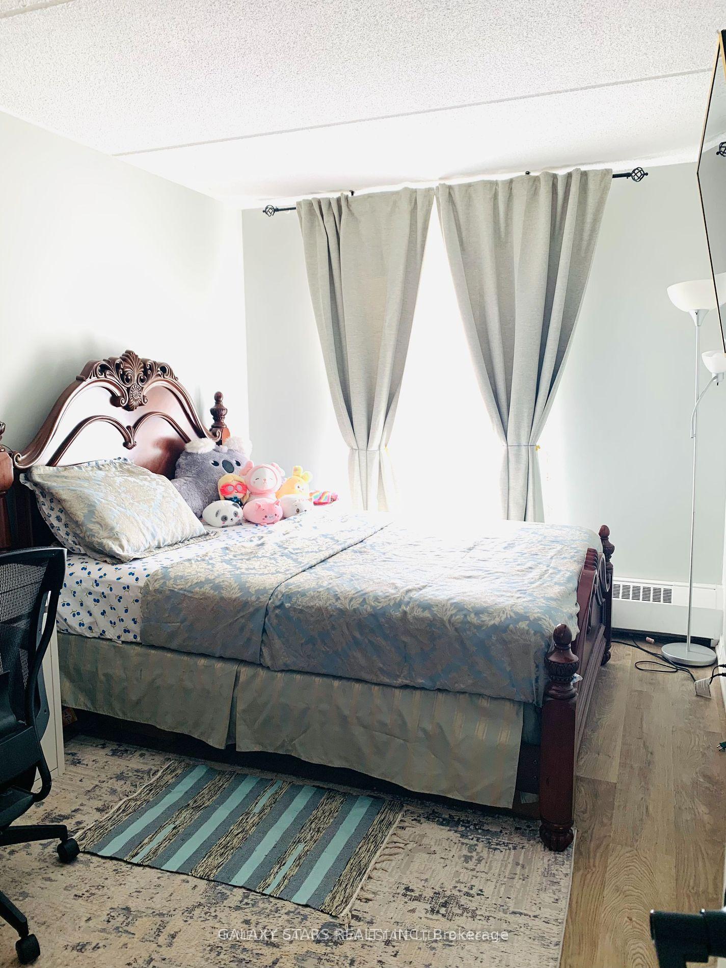2 Bedrooms Condo at 2 Glamorgan,  Toronto For sale