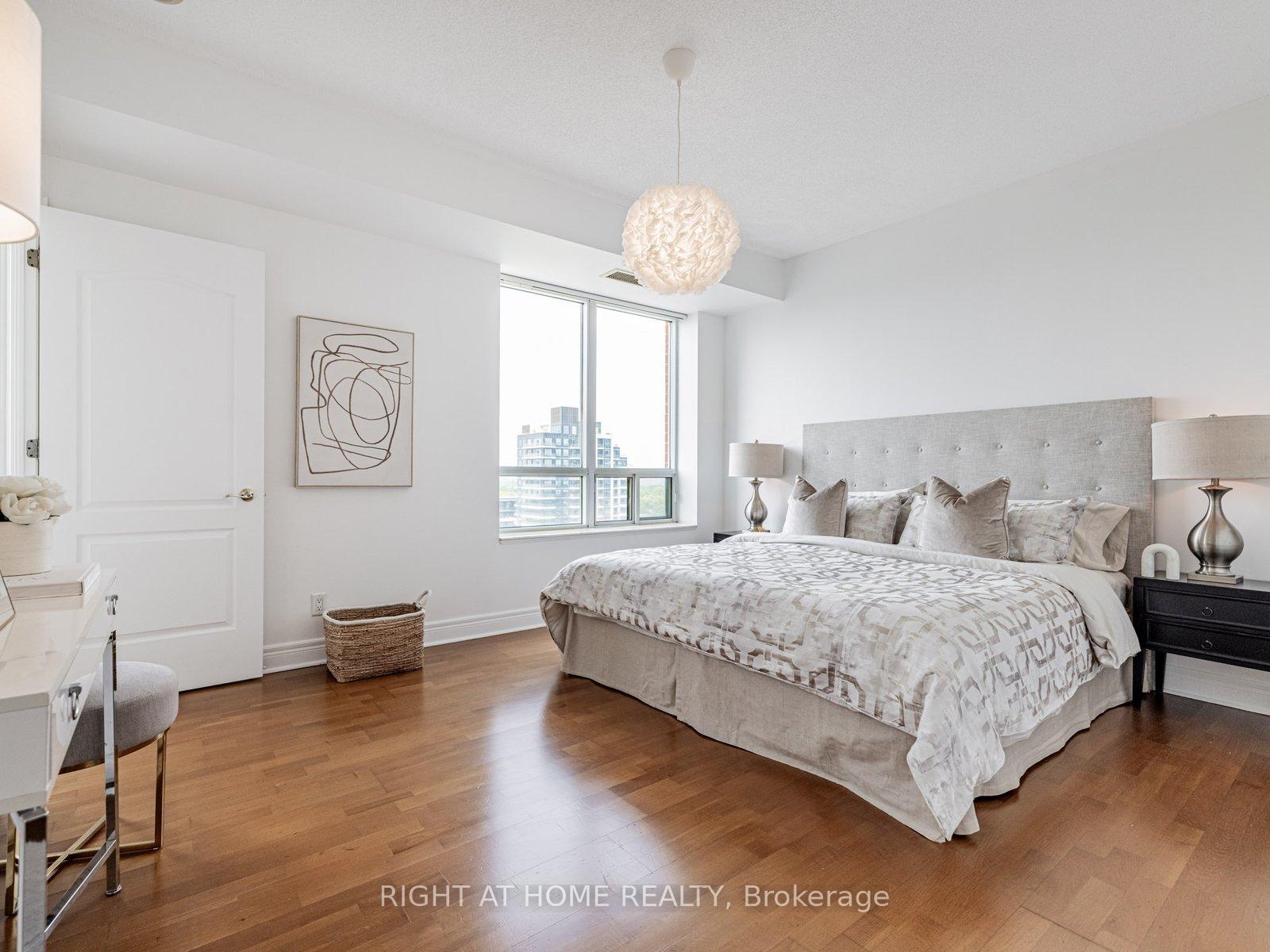 3 Bedrooms Condo at 1 Clairtrell, Toronto For sale