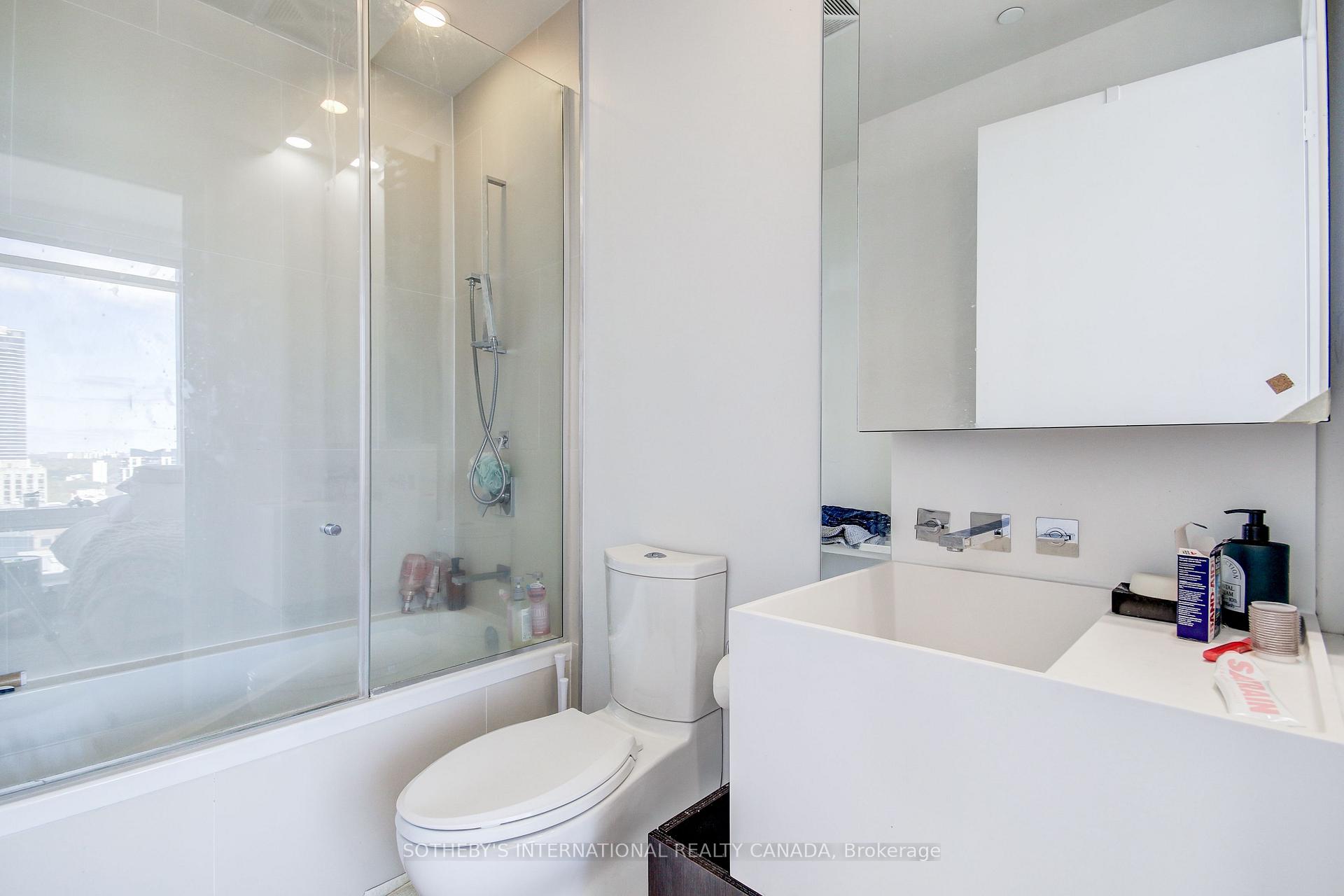 2 Bedrooms Condo at 1 Bloor, Toronto For sale