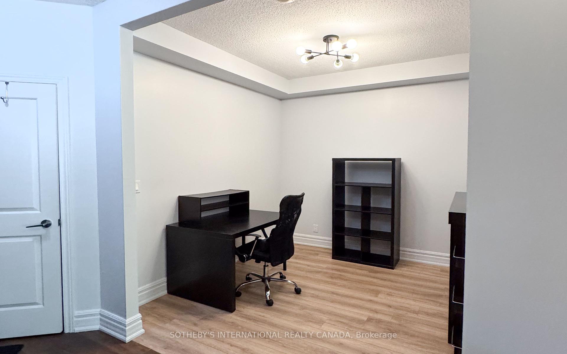2 Bedrooms Condo at 70 Absolute, Mississauga For sale