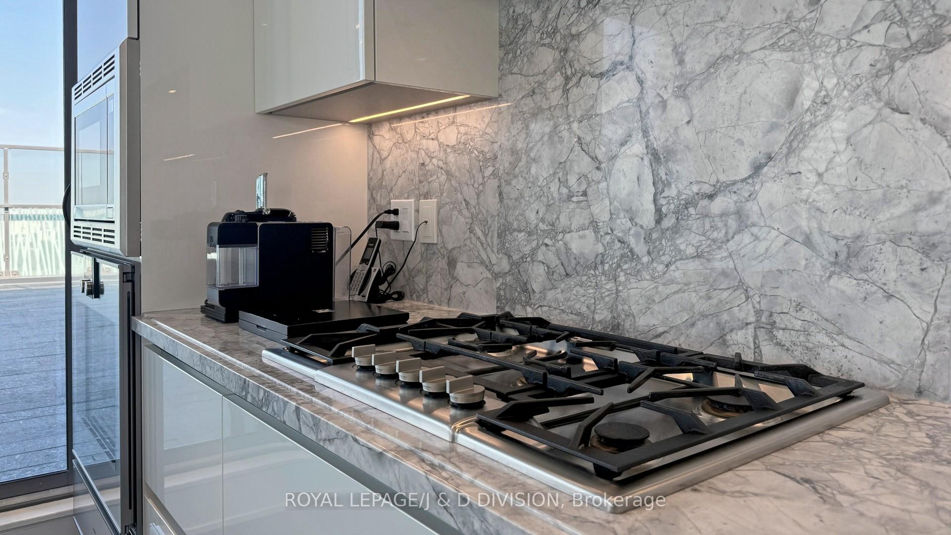2 Bedrooms Condo at 50 Charles,  Toronto For sale