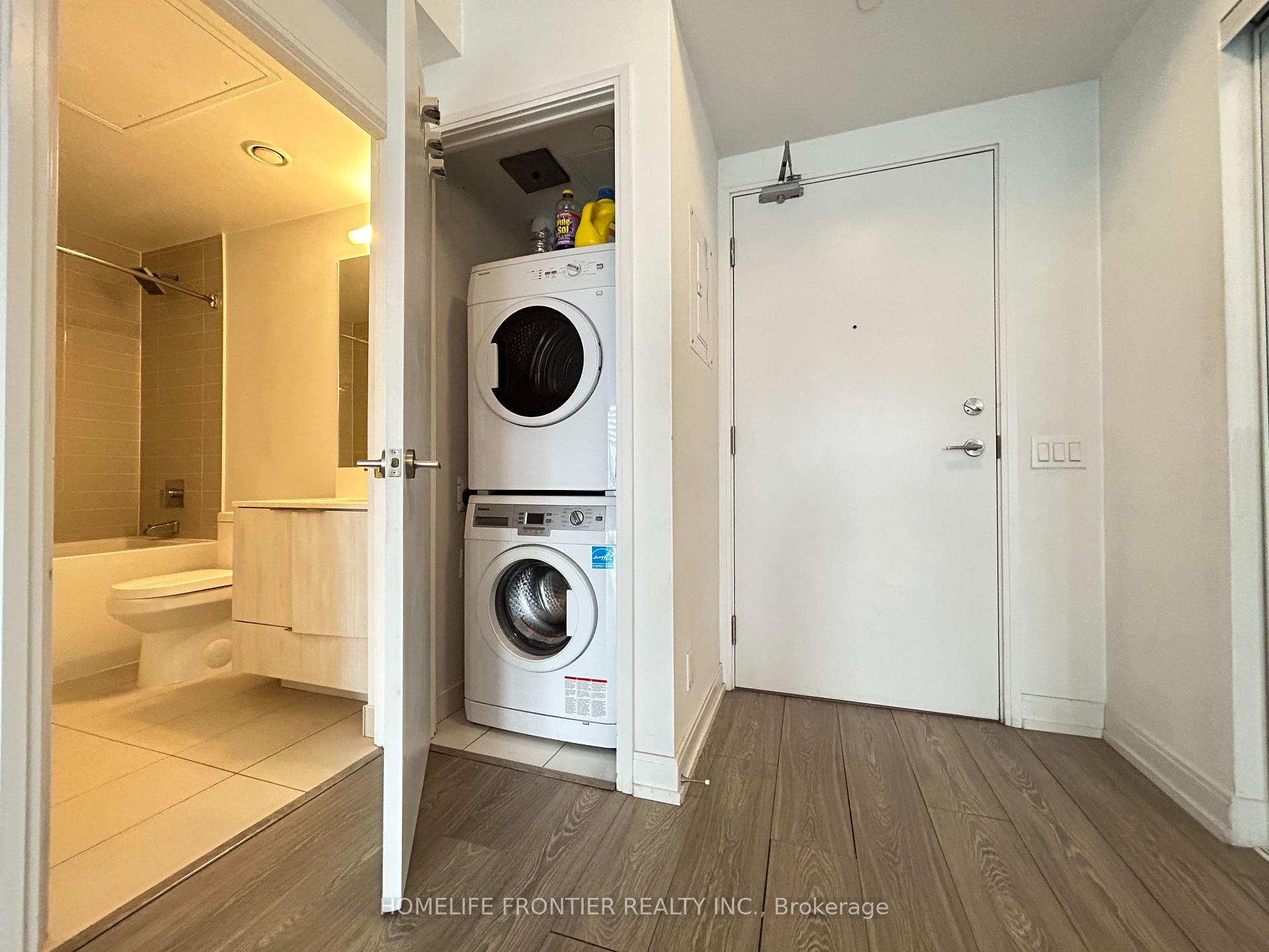 2 Bedrooms Condo at 181 Dundas, Toronto For sale