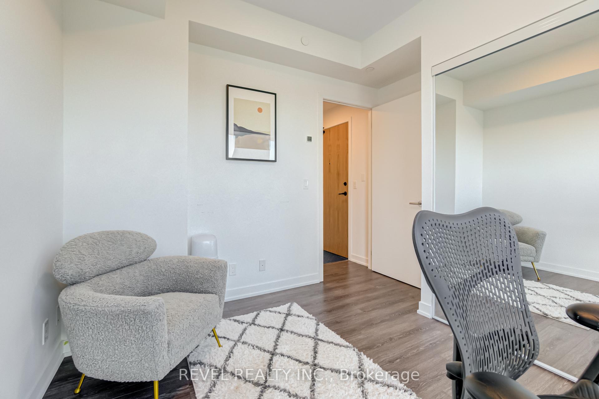 2 Bedrooms Condo at 7950 Bathurst, Vaughan For sale
