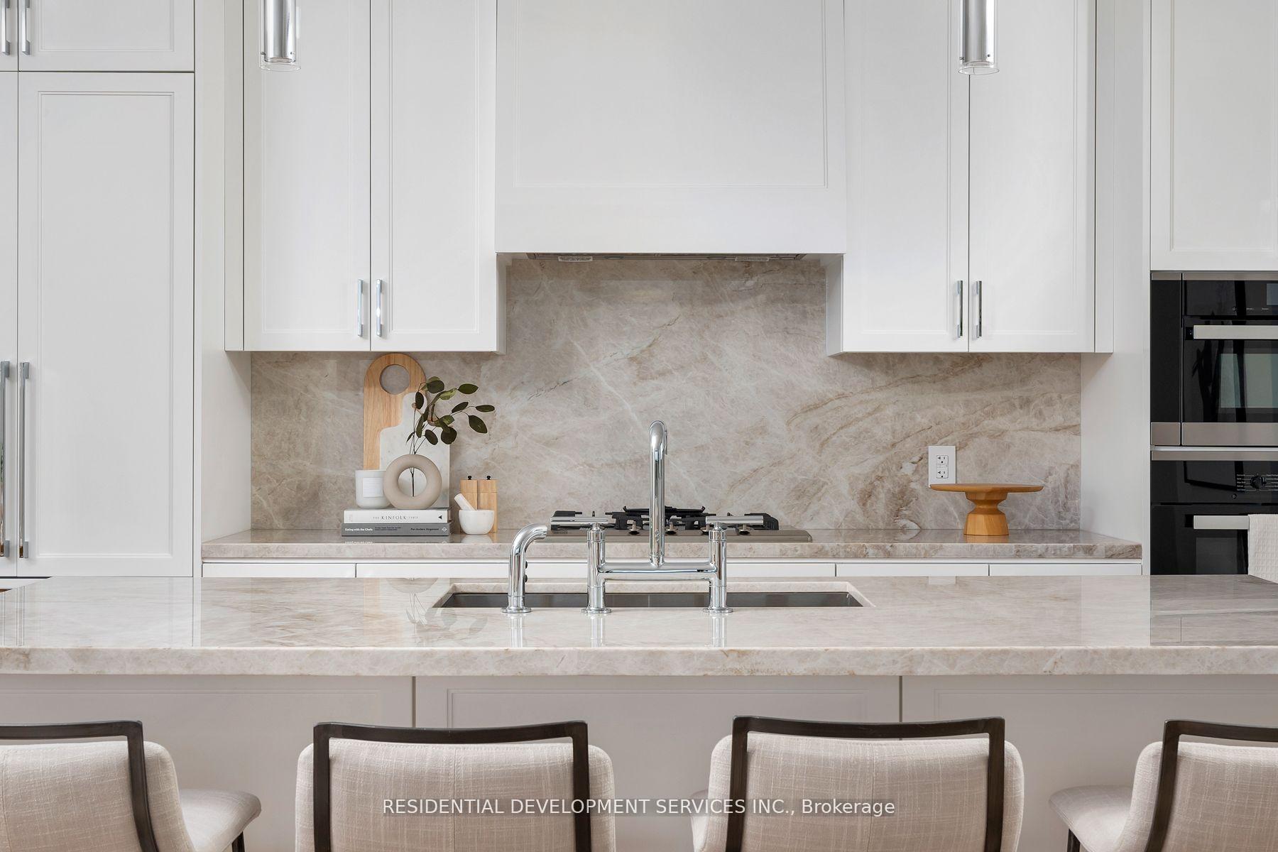 3 Bedrooms Condo at 1 Strathgowan,  Toronto For sale