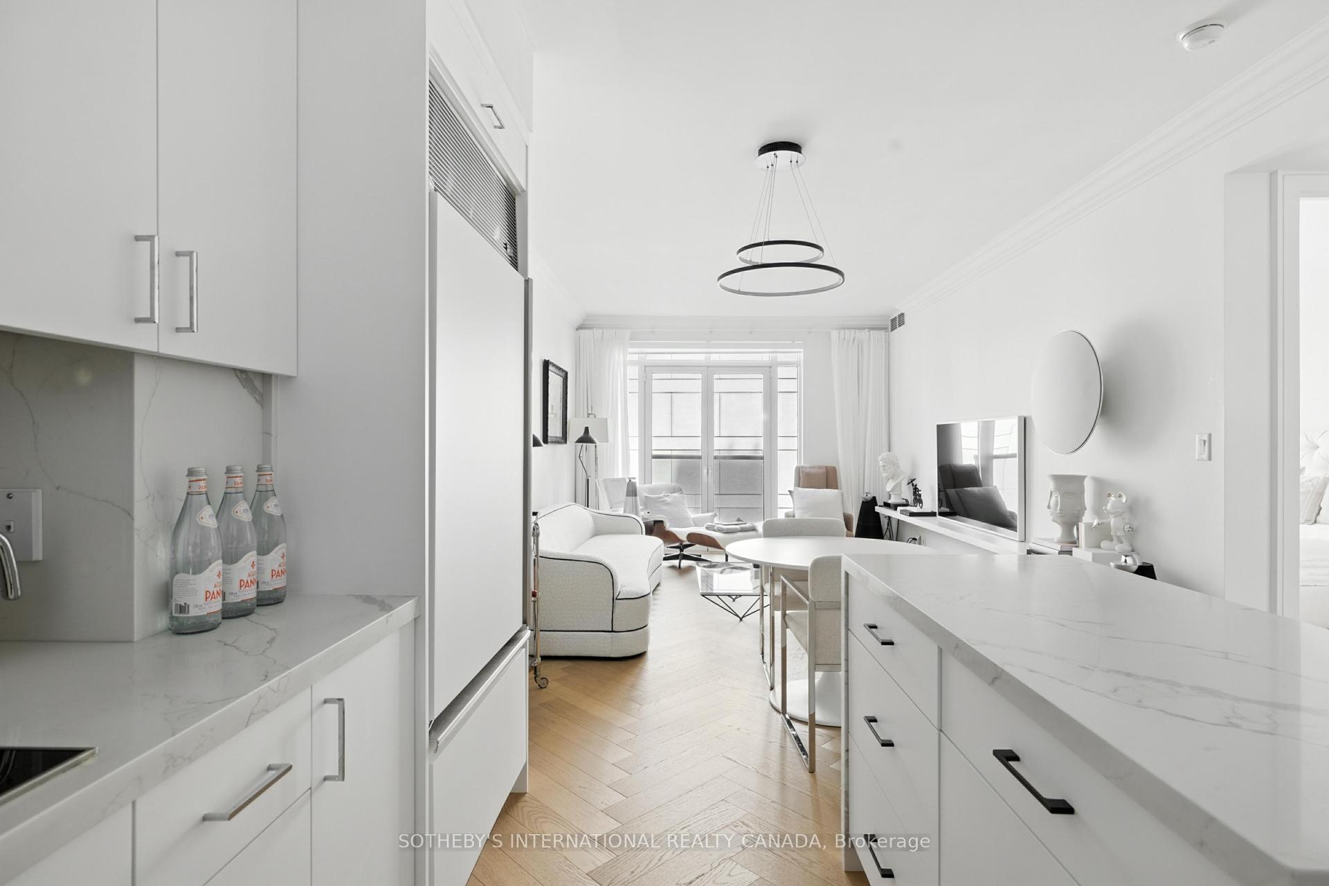 2 Bedrooms Condo at 10 Bellair, Toronto For sale
