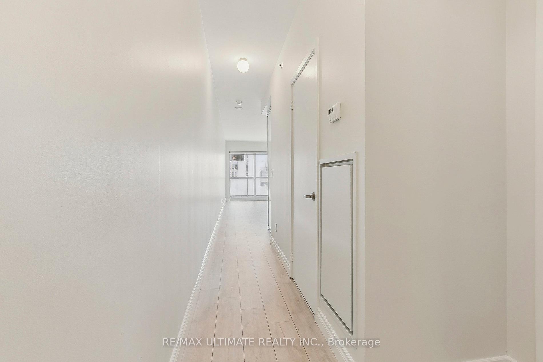 2 Bedrooms Condo at 210 Simcoe, Toronto For sale